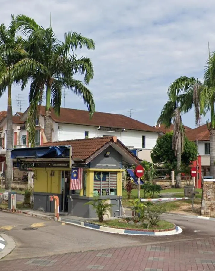 Jb Austin Perdana Homestay@Simple Comfy For 11Pax Johor Bahru Holiday home