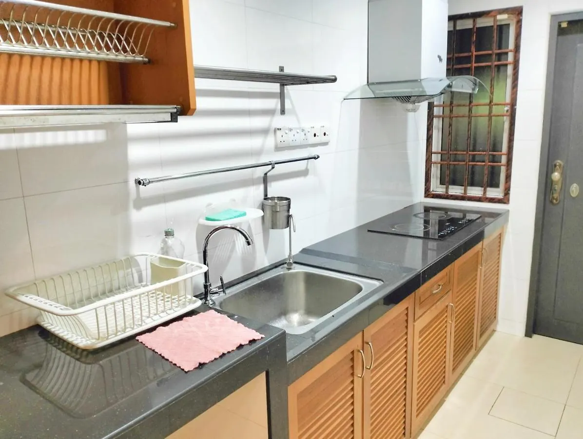 Jb Austin Perdana Homestay@Simple Comfy For 11Pax Johor Bahru