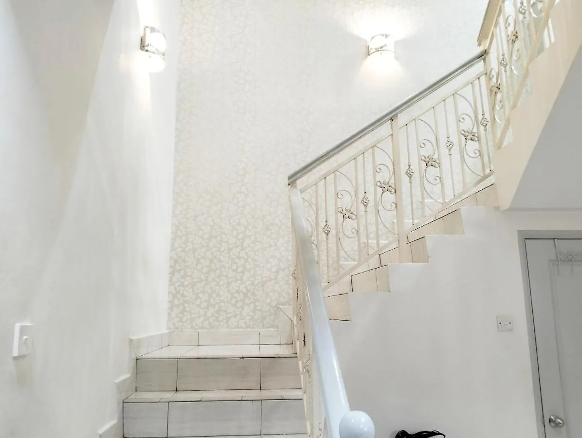 Semesterbostad Jb Austin Perdana Homestay@Simple Comfy For 11Pax Johor Bahru